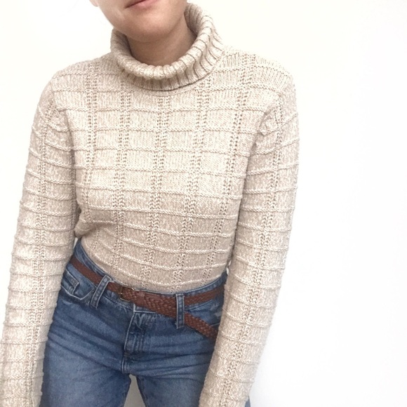 Liz Claiborne Sweaters - Liz Claiborne Light Tan Turtleneck Sz S ✨